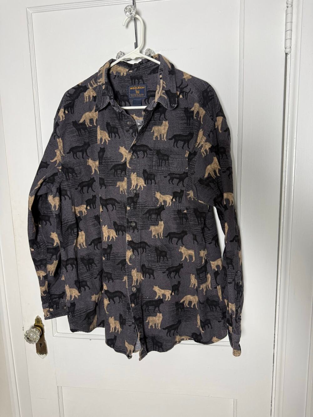 Woolrich Men's XL Wolf Print Button Down Shirt Gray Black Outdoor Cabin Novelty